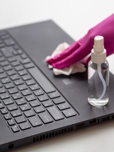 Clean laptop keyboard